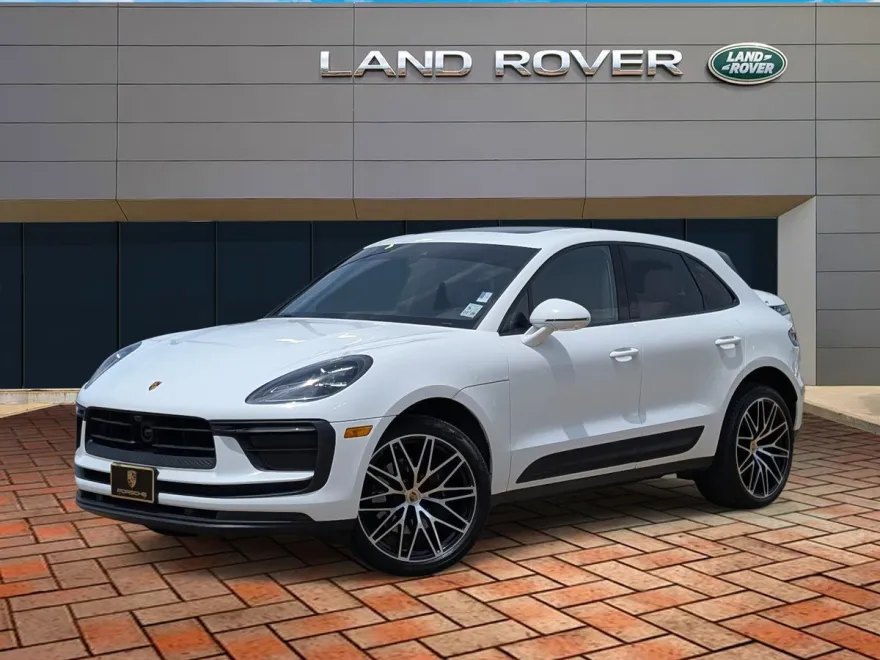 2023 Porsche Macan T photo 1