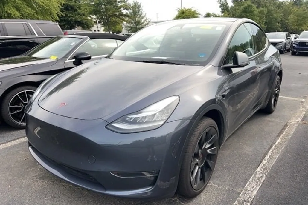 2023 Tesla Model Y Long Range photo 1