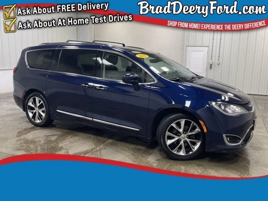 2018 Chrysler Pacifica Touring L photo 1