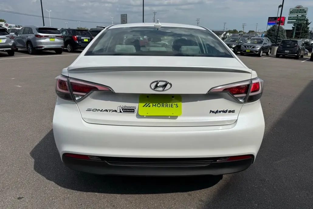 2016 Hyundai Sonata SE Hybrid photo 1