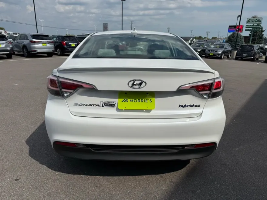 2016 Hyundai Sonata SE Hybrid photo 1
