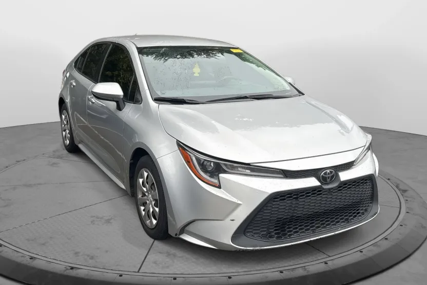 2020 Toyota Corolla LE photo 1