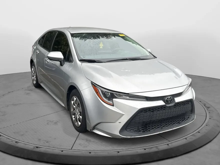 2020 Toyota Corolla LE photo 1