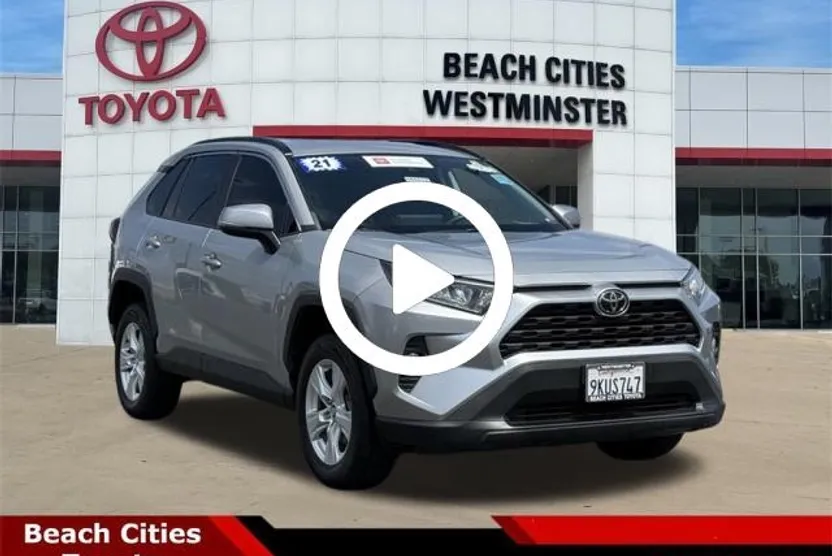 2021 Toyota RAV4 XLE photo 1