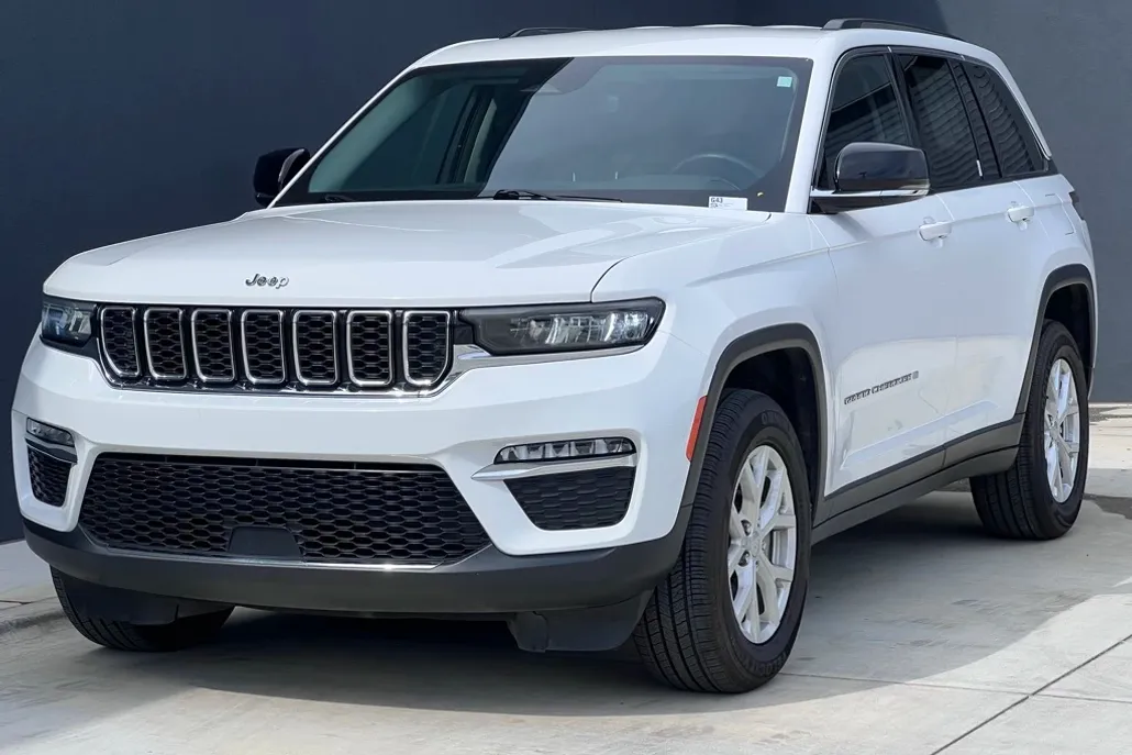 2023 Jeep Grand Cherokee Limited photo 1