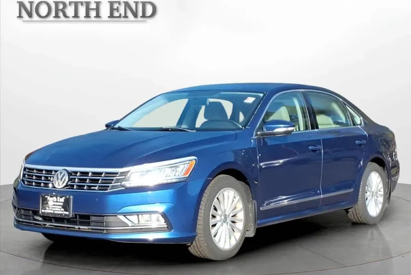 2016 Volkswagen Passat TDI SE photo 1