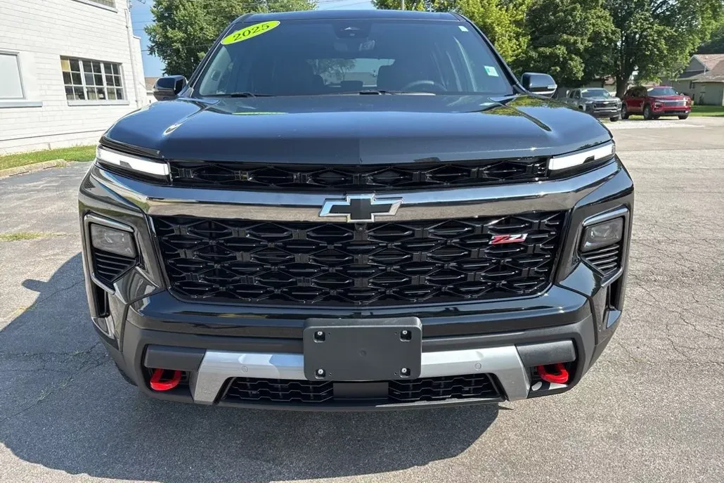 2025 Chevrolet Traverse Z71 photo 1