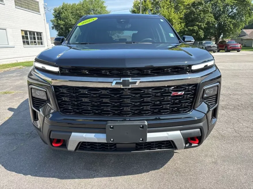 2025 Chevrolet Traverse Z71 photo 1