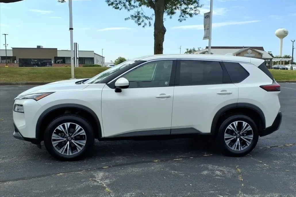 2023 Nissan Rogue SV photo 1