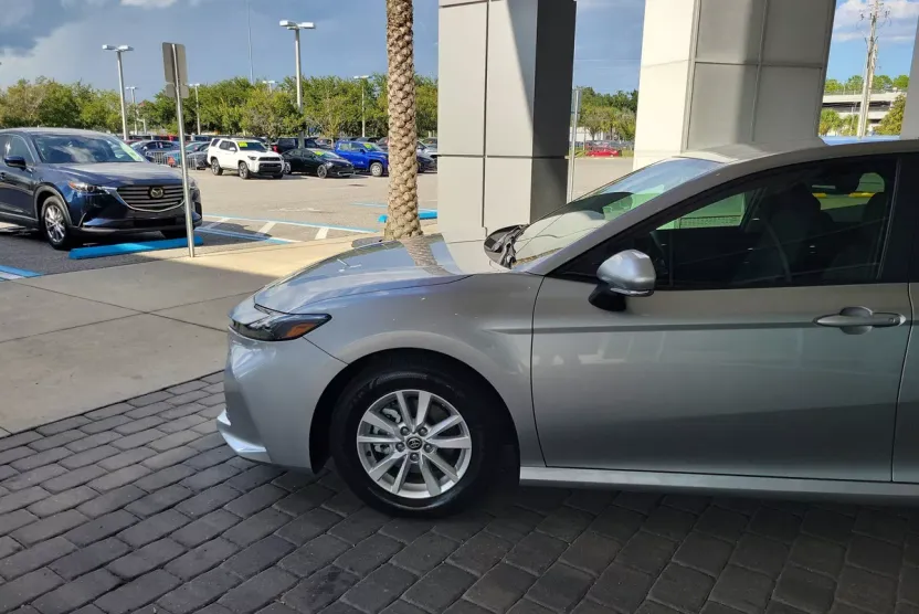 2025 Toyota Camry LE photo 1