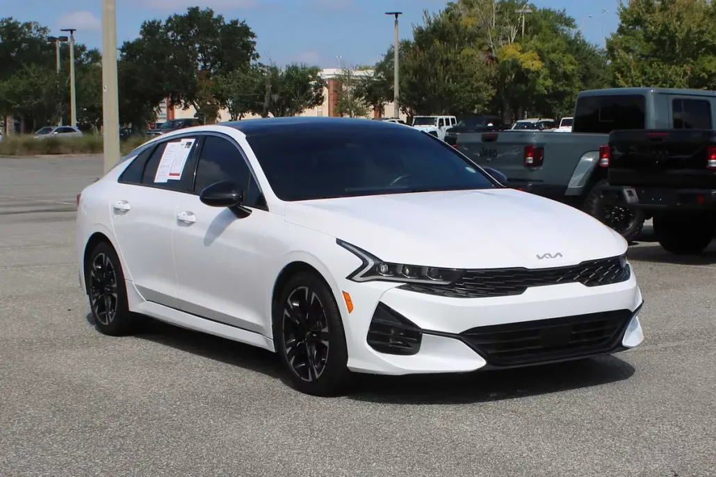 2022 Kia K5 GT-Line photo 1