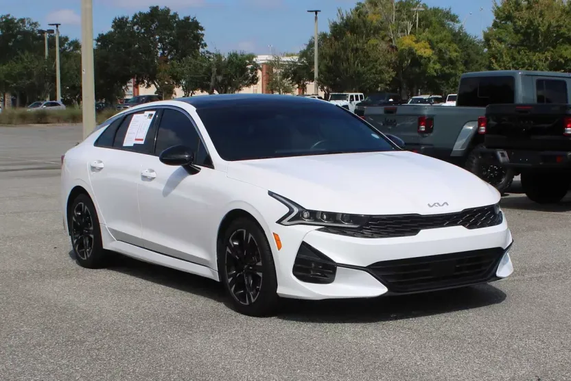 2022 Kia K5 GT-Line photo 1