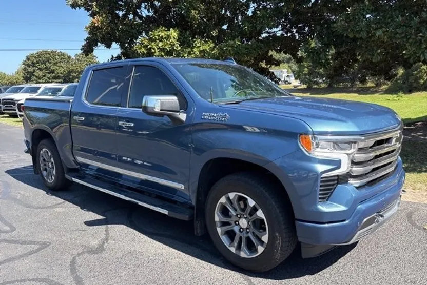 2024 Chevrolet Silverado 1500 High Country photo 1