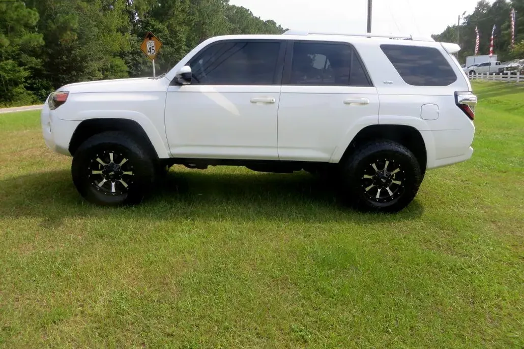 2015 Toyota 4Runner SR5 photo 1