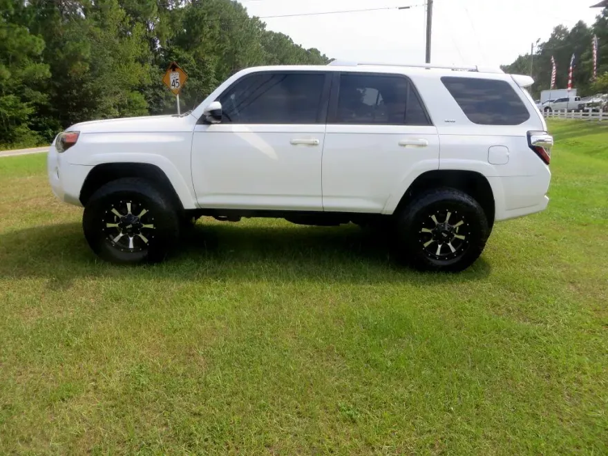 2015 Toyota 4Runner SR5 photo 1