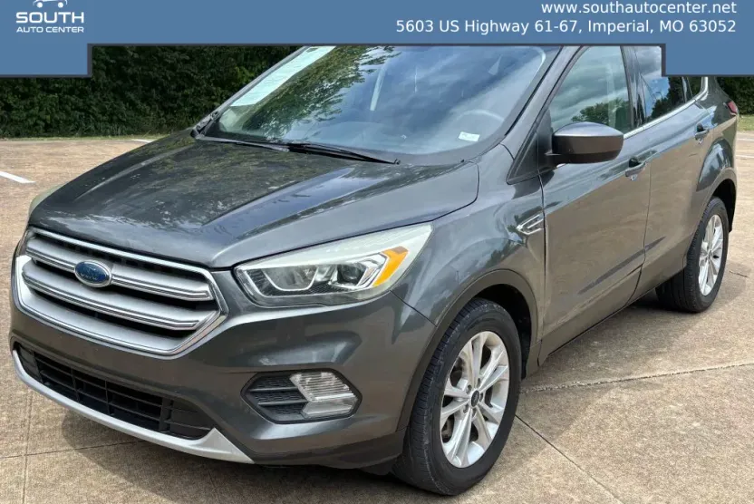 2017 Ford Escape SE Sport photo 1