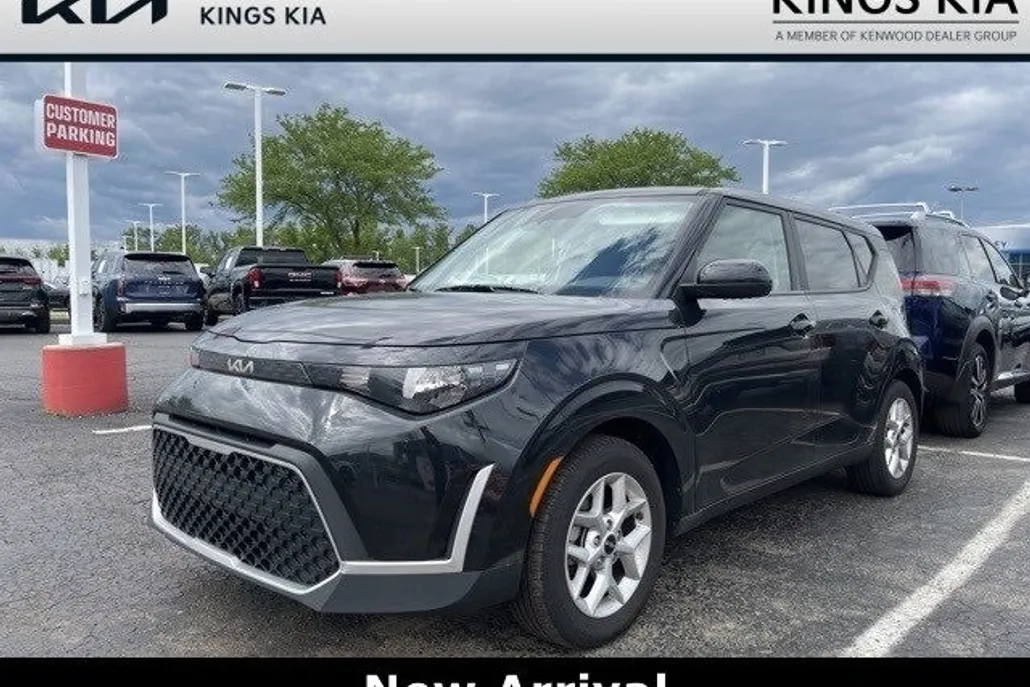 2023 Kia Soul LX photo 1