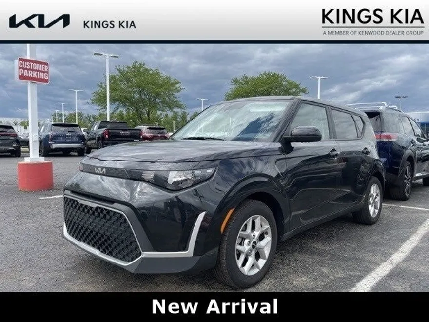 2023 Kia Soul LX photo 1