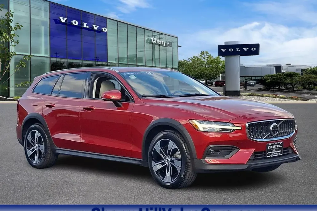 2024 Volvo V60 Cross Country B5 Plus photo 1