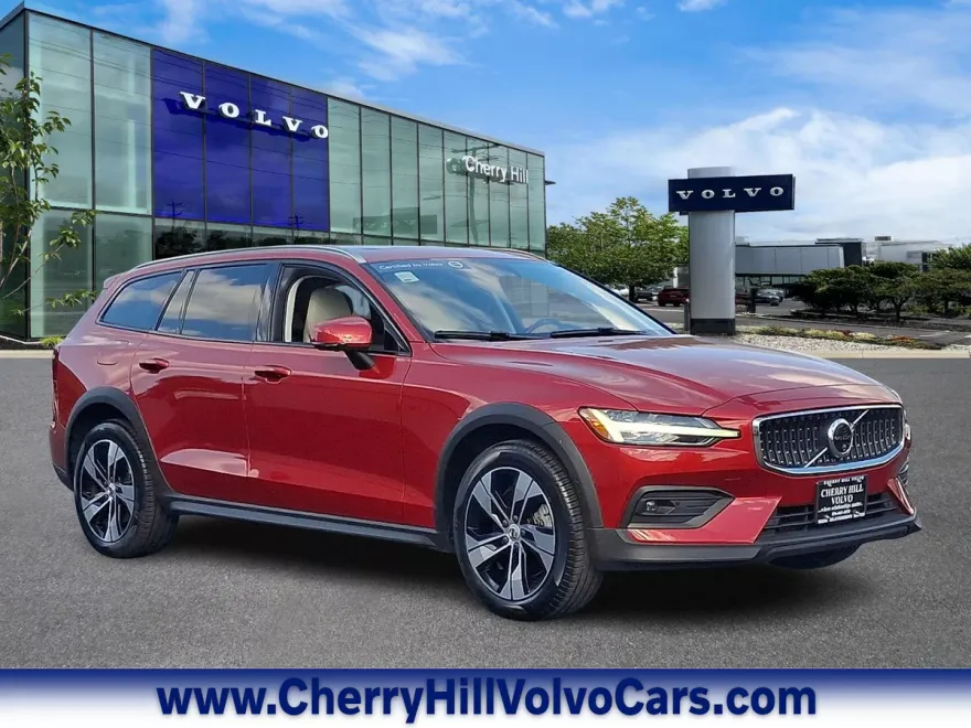 2024 Volvo V60 Cross Country B5 Plus photo 1