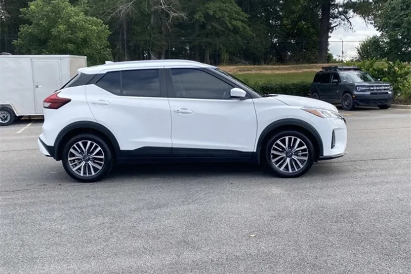 2023 Nissan Kicks SV photo 1