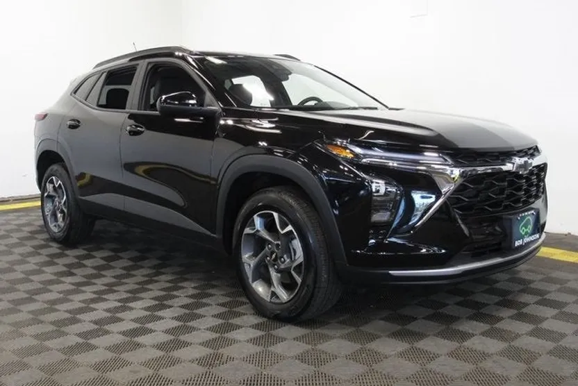 2025 Chevrolet Trax LT photo 1