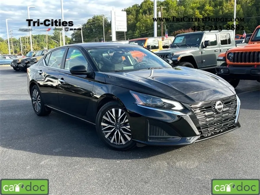 2023 Nissan Altima 2.5 SV photo 1
