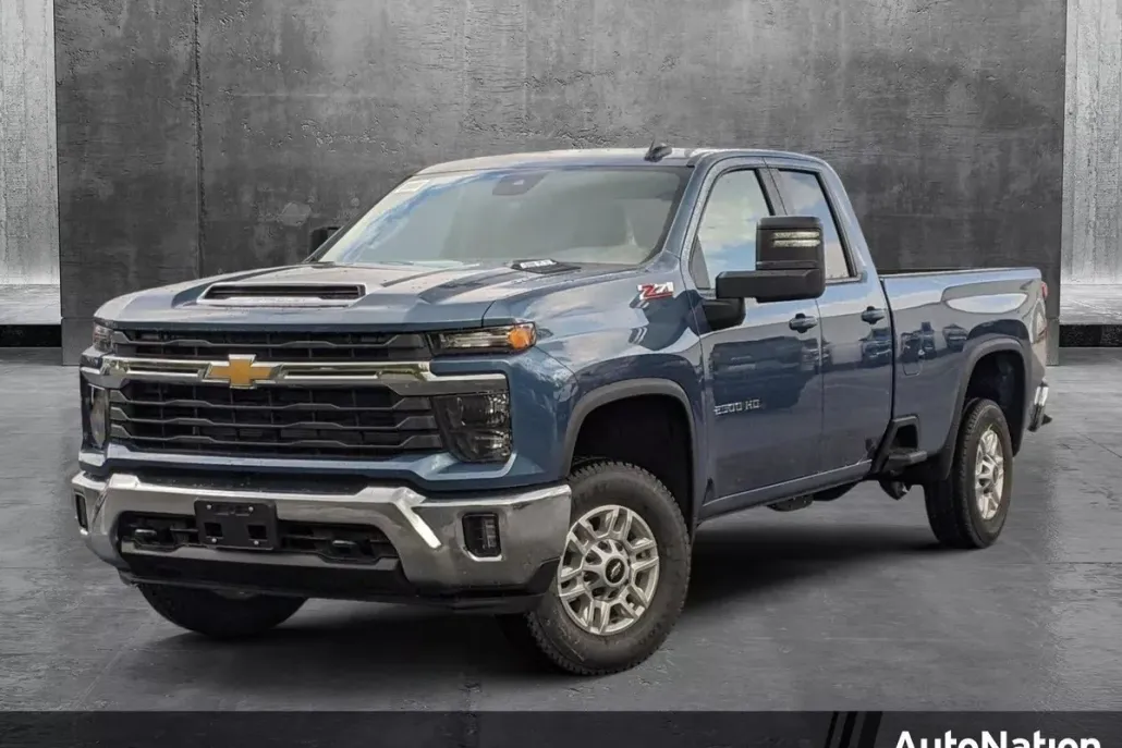 2025 Chevrolet Silverado 2500HD LT photo 1