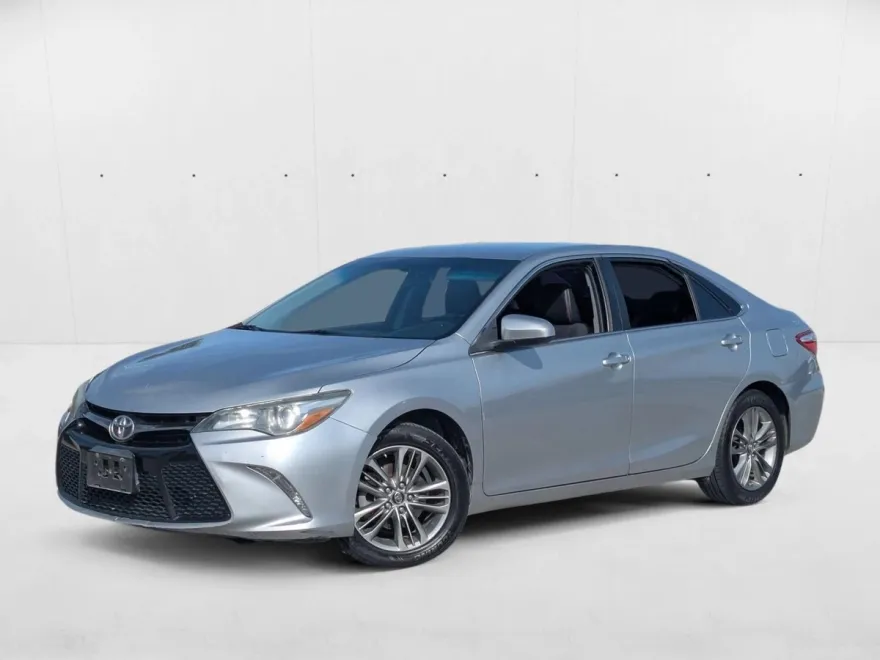 2017 Toyota Camry SE photo 1