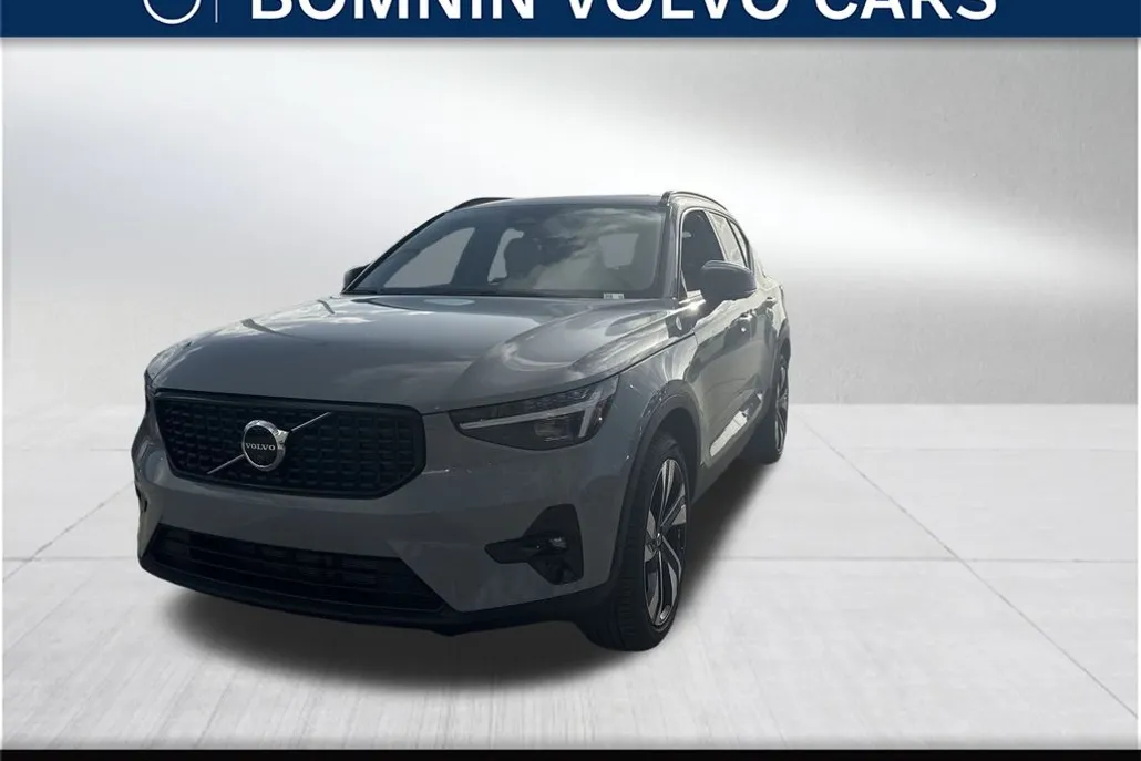 2026 Volvo XC40 Plus photo 1