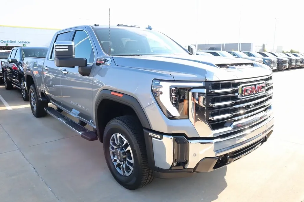 2025 Gmc Sierra HD SLT photo 1