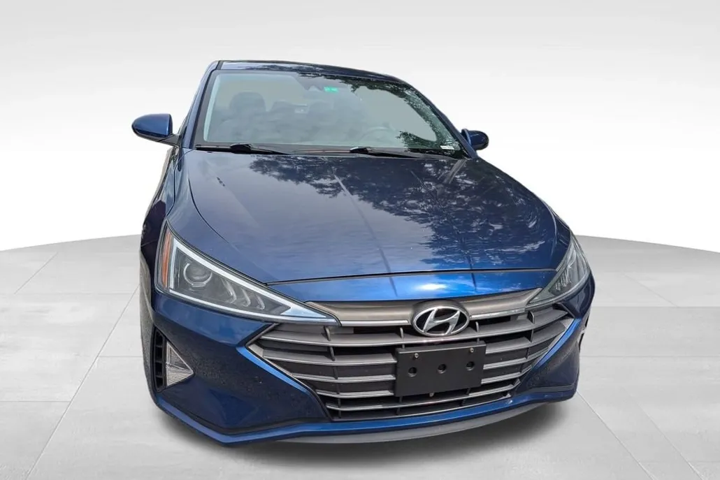 2020 Hyundai Elantra SEL photo 1