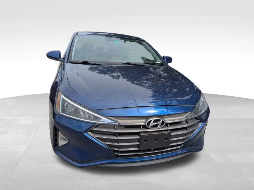 2020 Hyundai Elantra SEL photo 1