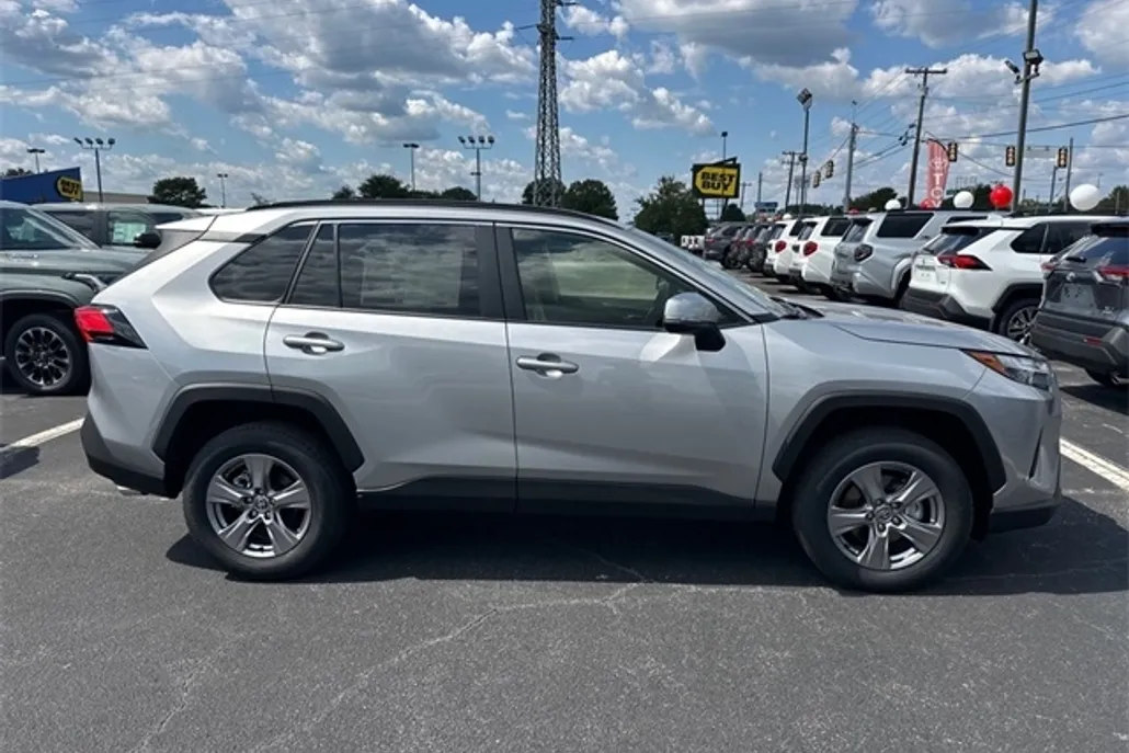 2025 Toyota RAV4 XLE photo 1