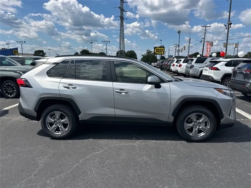2025 Toyota RAV4 XLE photo 1