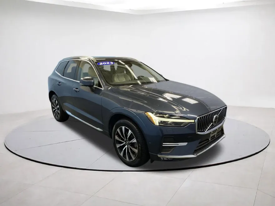 2023 Volvo XC60 Plus photo 1