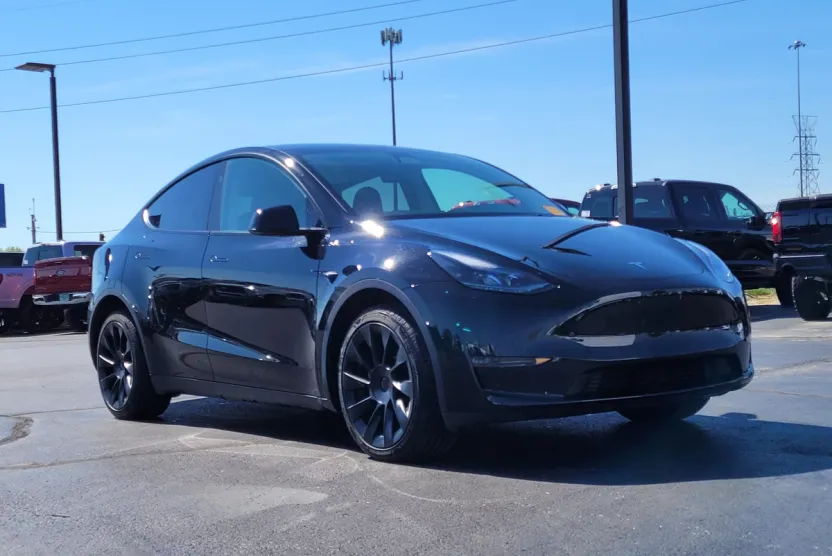 2024 Tesla Model Y Long Range photo 1