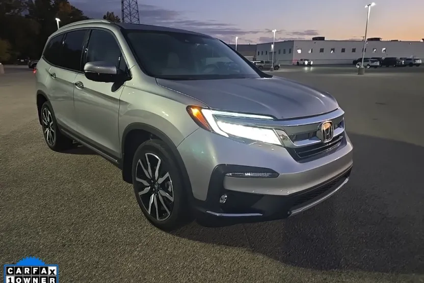 2022 Honda Pilot Touring photo 1