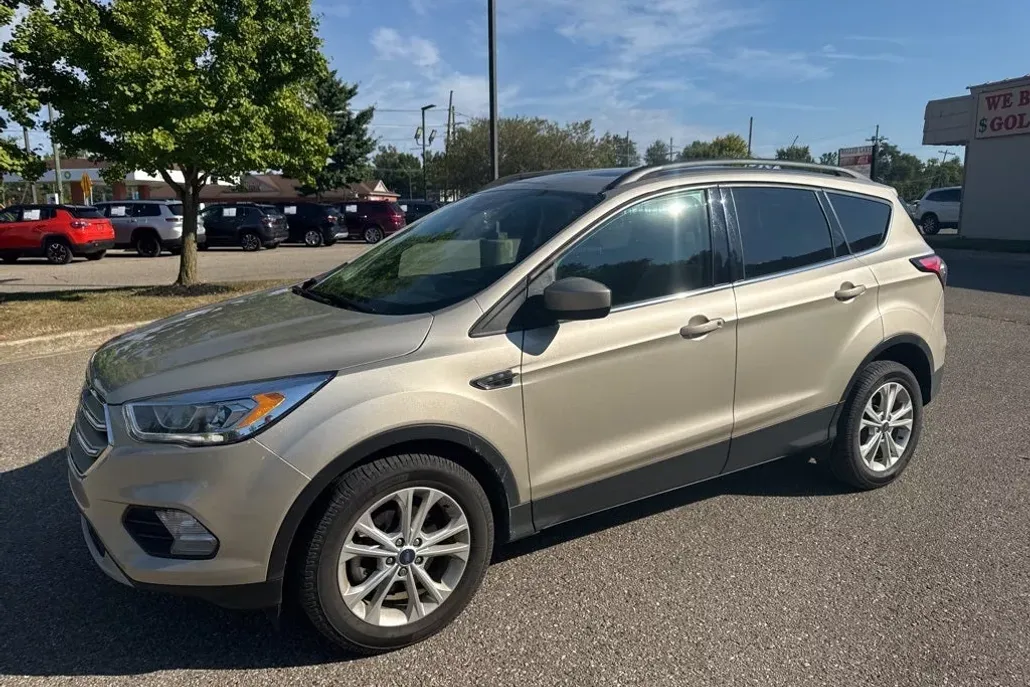 2018 Ford Escape SEL photo 1