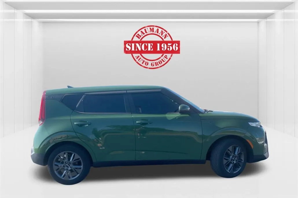 2022 Kia Soul EX photo 1
