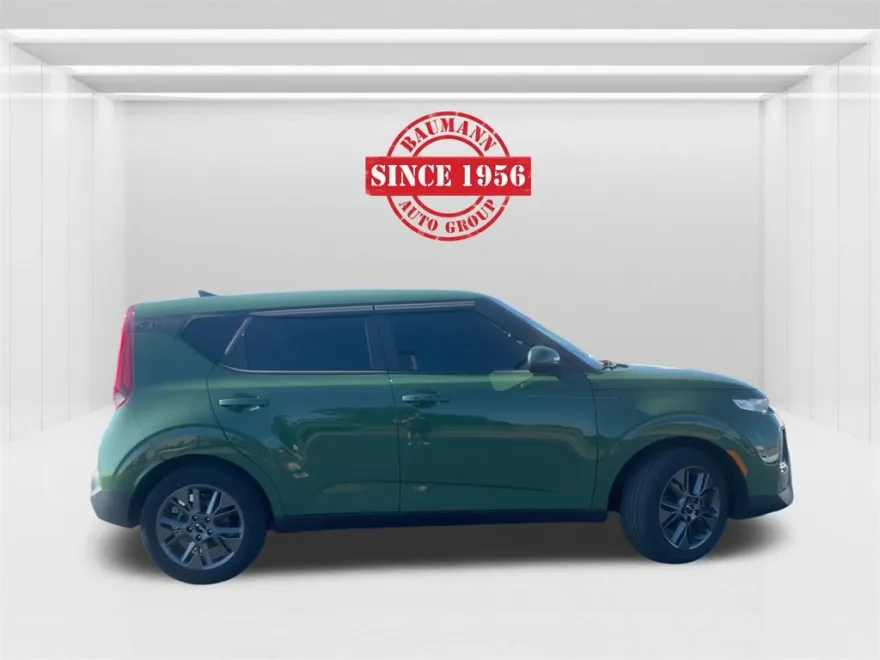 2022 Kia Soul EX photo 1