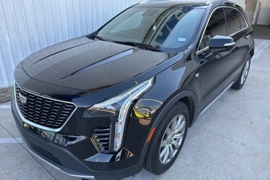 2022 Cadillac XT4 Premium Luxury photo 1