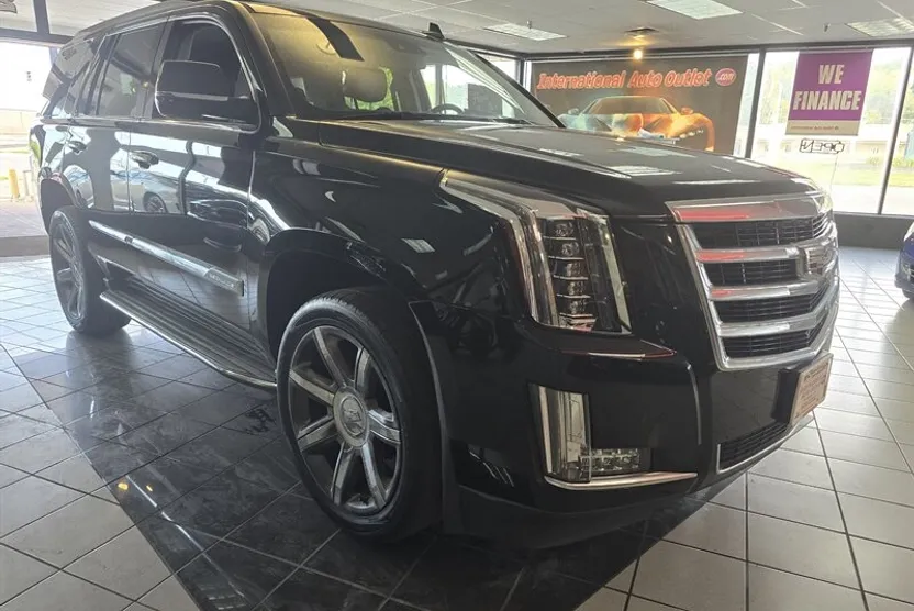 2016 Cadillac Escalade Luxury photo 1