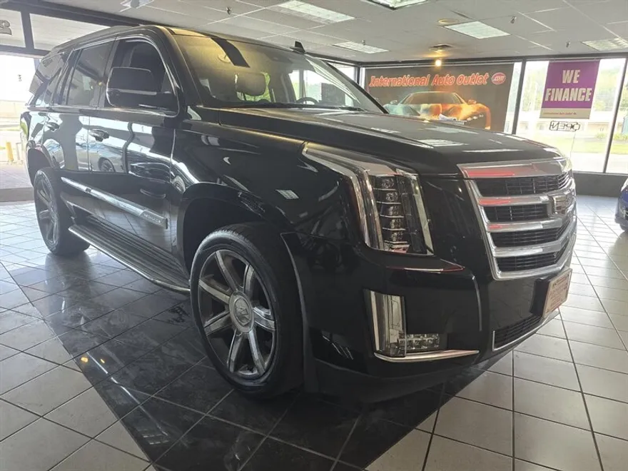 2016 Cadillac Escalade Luxury photo 1
