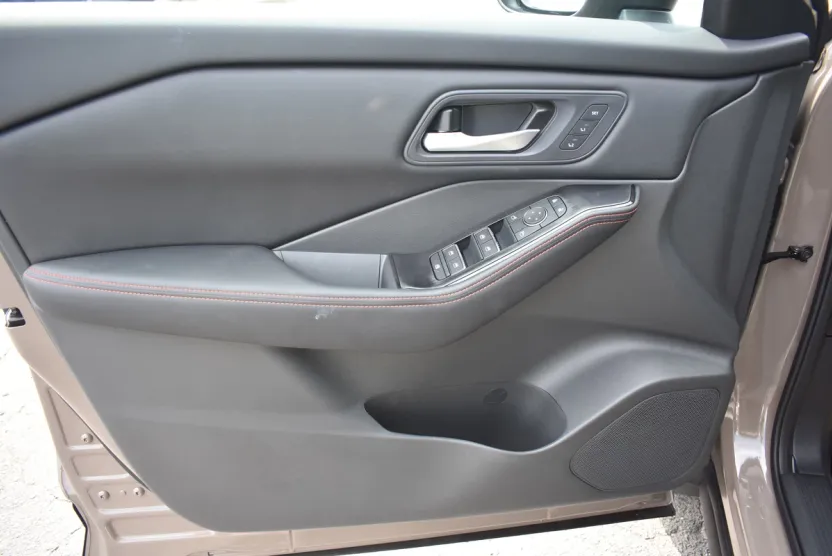 2026 Nissan Rogue SV photo 1