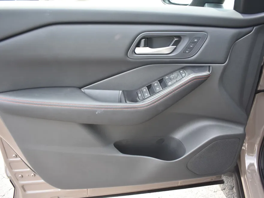 2026 Nissan Rogue SV photo 1
