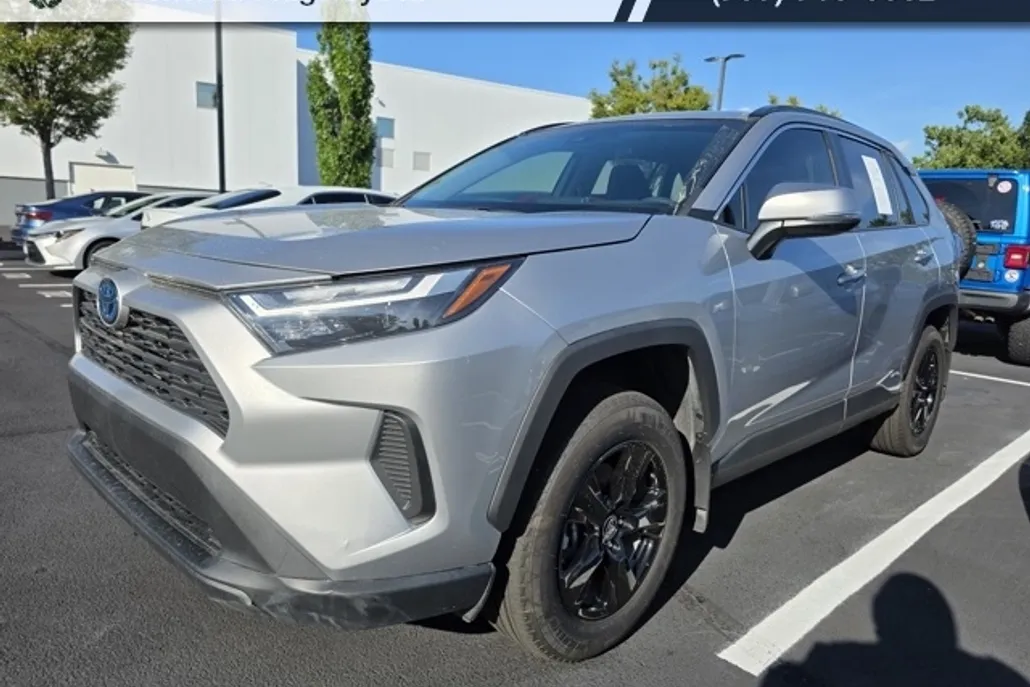 2024 Toyota RAV4 Hybrid XLE photo 1