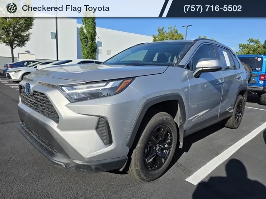 2024 Toyota RAV4 Hybrid XLE photo 1