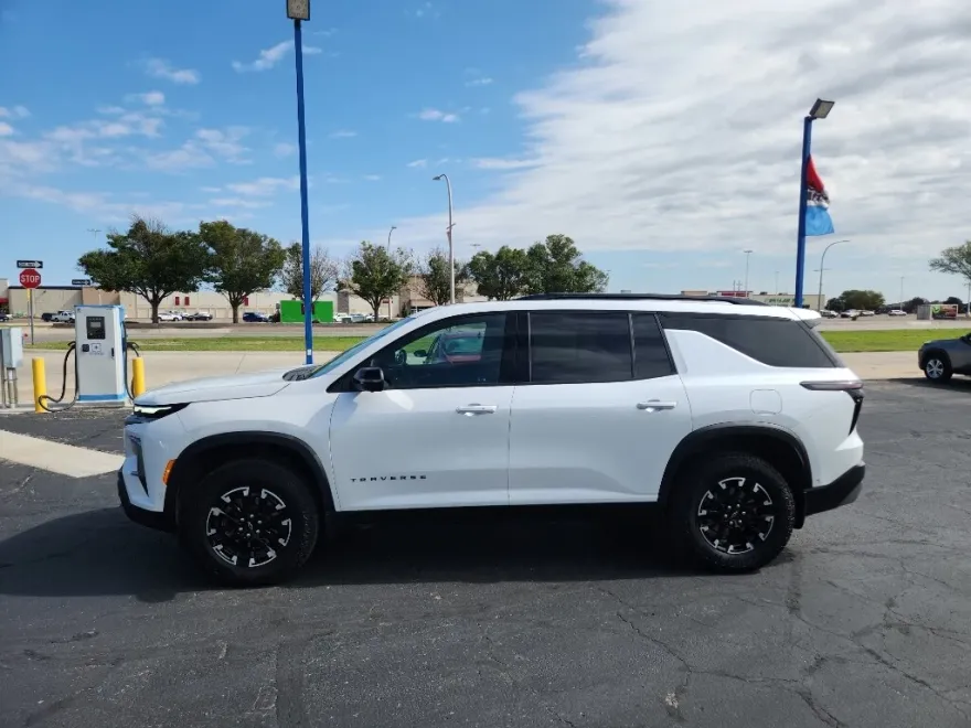 2025 Chevrolet Traverse Z71 photo 1