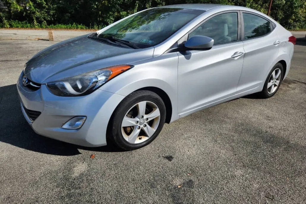 2013 Hyundai Elantra GLS photo 1
